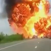 [Video] Xe bồn chở hóa chất bốc cháy dữ dội như trúng bom