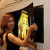 LG gây bất ngờ khi giới thiệu màn hình OLED dày chưa tới 1mm