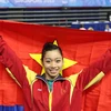 Vận động viên Phan Thị Hà Thanh vui mừng với chiếc huy chương vàng. (Ảnh: Quốc Khánh/TTXVN)