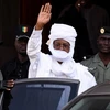 Cựu độc tài của Cộng hòa Chad Hissene Habre xuất hiện trước cổng tòa án. (Nguồn: AFP)