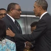 Thủ tướng ​Elthiopia Hailemariam Desalegn (trái) tiếp đón Tổng thống Mỹ Barack Obama ở sân bay. (Nguồn: Getty)