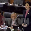 Cựu Thủ tướng Thái Lan Yingluck Shinawatra (phải) trong phiên luận tội của Quốc hội ở Thái Lan ngày 9/1 vừa qua. (Ảnh: AFP/TTXVN)