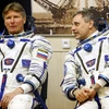 Hai nhà du hành vũ trụ Nga Ghenady Padalka và Mikhail Kornienko. (Nguồn: AP)