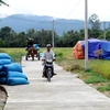 Một tuyến đường ở thôn Mỹ Thành, xã Hòa Thắng, huyện Phú Hòa vừa được bêtông hóa. (Ảnh: Thế Lập/TTXVN)
