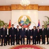 Thủ tướng Lào Thongsing Thammavong với đoàn đại biểu cấp cao Viện Kiểm sát Nhân dân Tối cao Việt Nam. (Ảnh: Phạm Kiên/TTXVN)