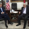 Ngoại trưởng Mỹ John Kerry (trái) và Tổng thống Palestine Mahmud Abbas. (Nguồn: AFP/TTXVN) 