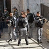 Cảnh sát Israel tuần tra tại lối vào khu thành cổ ở đông Jerusalem ngày 15/10. (Nguồn: AFP/TTXVN)