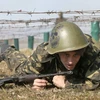 Binh sỹ Ukraine luyện tập tác chiến. (Ảnh: AP)