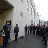 Tổng thống Pháp François Hollande khai trương biển tưởng niệm các nạn nhân trong vụ khủng bố tại tòa soạn tạp chí Charlie Hebdo. (Nguồn: Reuters)