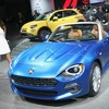 Mẫu xe 124 Spider được giới thiệu trong cuộc họp báo tại triển lãm ngày 11/1. (Nguồn: AFP/TTXVN)