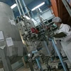 Kỹ thuật viên Iran làm việc tại cơ sở nghiên cứu hạt nhân Isfahan, cách thủ đô Tehran 420km về phía Nam. (Nguồn: AFP/TTXVN)