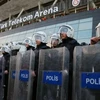 Cảnh sát Thổ Nhĩ Kỳ bên ngoài sân vận động Turk Telekom Arena. (Nguồn: AFP/TTXVN)