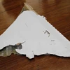 Một trong hai mảnh vỡ nghi của chiếc máy bay MH370 được tìm thấy ở Mozambique. (Nguồn: THX/TTXVN)
