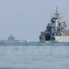 Tàu đổ bộ và tàu ngầm của hải quân Hàn Quốc. (Nguồn: AFP/TTXVN)