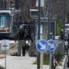 Cảnh sát Bỉ làm nhiệm vụ trong cuộc bố ráp ở Schaerbeek, Brussels, nơi nghi phạm Reda Kriket bị bắt giữ, ngày 25/3. (Nguồn: AFP/TTXVN) 