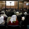 Các nạn nhân của Chiến dịch Kền kền ngồi theo dõi phiên tòa. (Nguồn: AP)