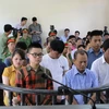 Nguyễn Ngọc Minh và các bị cáo nghe toà tuyên án tại phiên xét xử sơ thẩm Tòa án nhân dân tỉnh Bắc Ninh ngày 2/6. (Ảnh: Thái Hùng/TTXVN)
