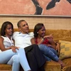 Ông Obama luôn dành nhiều thời gian để chơi đùa cùng hai con gái. (Nguồn: AP)