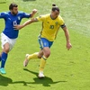 Zlatan Ibrahimovic và các đồng đội sẽ phải nỗ lực hết mình nếu không muốn chia tay sớm EURO 2016. (Nguồn: AFP/TTXVN)