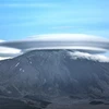 Đám mây có hình thù kì lạ trên đỉnh núi Etna. (Nguồn: CCTV)