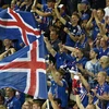 Cổ động viên Iceland theo dõi trận đấu giữa Iceland và Bồ Đào Nha. (Nguồn: AFP/TTXVN)