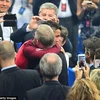 Ronaldo ôm chặt người thầy cũ. (Nguồn: Getty)