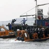 Va chạm giữa lực lượng bảo vệ bờ biển Hàn Quốc và một tàu cá trung Quốc đánh bắt trái phép. (Nguồn: AFP) 