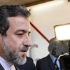 Thứ trưởng Ngoại giao Iran Abbas Araqchi trong cuộc họp báo sau cuộc gặp phái đoàn đại diện Nhóm P5+1 tại Vienna ngày 22/4. (Nguồn: Press TV/TTXVN)