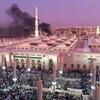 Khói bốc lên sau vụ nổ ở nhà thờ Nhà tiên tri Mohammed thuộc Medina, Saudi Arabia vào ngày 4/7. (Nguồn: EPA/TTXVN)