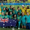 Đội bóng bầu dục nữ Australia ăn mừng chiến thắng. (Nguồn: AP)
