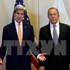 Ngoại trưởng Nga Sergei Lavrov (phải) và Ngoại trưởng Mỹ John Kerry trong cuộc gặp tại Geneva, Thụy Sĩ ngày 9/9. (Nguồn: AFP/TTXVN)