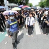 Người dân Thái Lan đến viếng Nhà vua Bhumibol Adulyadej tại Hoàng cung ở thủ đô Bangkok ngày 15/10. (Nguồn: THX/TTXVN)