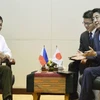 Thủ tướng Nhật Bản Shinzo Abe (phải) và Tổng thống Philippines Rodrigo Duterte. (Nguồn: KYODO)