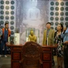 Các đại biểu tìm hiểu các hiện vật tại triển lãm 'Di sản Việt Nam - Góc nhìn mới.' (Ảnh: Đinh Thuận/TTXVN) 