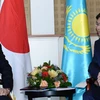 Thủ tướng Nhật Bản Shinzo Abe (trái) và Tổng thống Kazakhstan Nursultan Nazarbayev. (Nguồn: embkazjp.org)