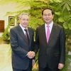 Chủ tịch Cuba Raul Castro đón Chủ tịch nước Trần Đại Quang. (Ảnh: Nhan Sáng/TTXVN)