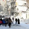 Người dân Syria sơ tán khỏi khu vực phía đông thành phố Aleppo ngày 29/11. (Nguồn: EPA/TTXVN)