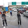 Cảnh sát Indonesia tuần tra tại sân bay Sukarno-Hatta ở Tangerang, ngoại ô Jakarta. (Nguồn: AFP/TTXVN)