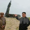 Nhà lãnh đạo Triều Tiên Kim Jong-un thị sát một vụ phóng thử tên lửa tầm trung Musudan. (Nguồn: Yonhap/TTXVN)