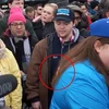 [Video] Cô gái ủng hộ ông Trump bị đốt tóc ngay trên đường
