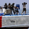 Lực lượng an ninh Philippines khống chế tàu của cướp biển. Ảnh minh họa. (Nguồn: Reuters)