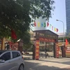 Trường tiểu học Nam Trung Yên nơi xảy ra vụ xe taxi chở Hiệu trưởng đâm gãy chân học sinh (Ảnh: VNews) 