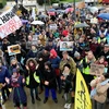 Các nhà hoạt động biểu tình yêu cầu các quyền lợi cho người nhập cư tại Brussels, Bỉ, ngày 6/3. (Nguồn: AFP/TTXVN) 