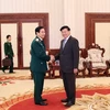Thủ tướng Lào Thongloun Sisoulith tiếp Thứ trưởng Bộ Quốc phòng Phan Văn Giang. (Ảnh: Phạm Kiên/Vietnam+)