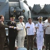 Tổng thống Philippines Rodrigo Duterte thăm tàu tuần dương của Nga. (Nguồn: ABS-CBN News)