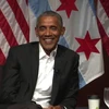 Ông Obama trò chuyện với các sinh viên. (Nguồn: abc7chicago)