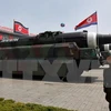 Các tên lửa của Triều Tiên được giới thiệu trong lễ duyệt binh kỷ niệm 105 năm ngày sinh cố Chủ tịch Kim Nhật Thành ở thủ đô Bình Nhưỡng ngày 15/4. (Nguồn: EPA/TTXVN)