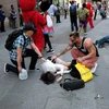 Những người bị thương tại hiện trường vụ đâm xe ở Quảng trường Thời đại thành phố New York ngày 18/5. (Nguồn: AFP/TTXVN)