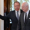Ngoại trưởng Nga Sergey Lavrov (trái) và Đặc phái viên của Liên hợp quốc về Syria Staffan de Mistura. (Nguồn: Sputnik)