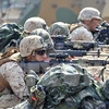 Lính thủy đánh bộ Mỹ và Hàn Quốc diễn tập đổ bộ trên bãi biển trong một cuộc tập trận chung Mỹ-Hàn Quốc. (Nguồn: AFP/TTXVN)